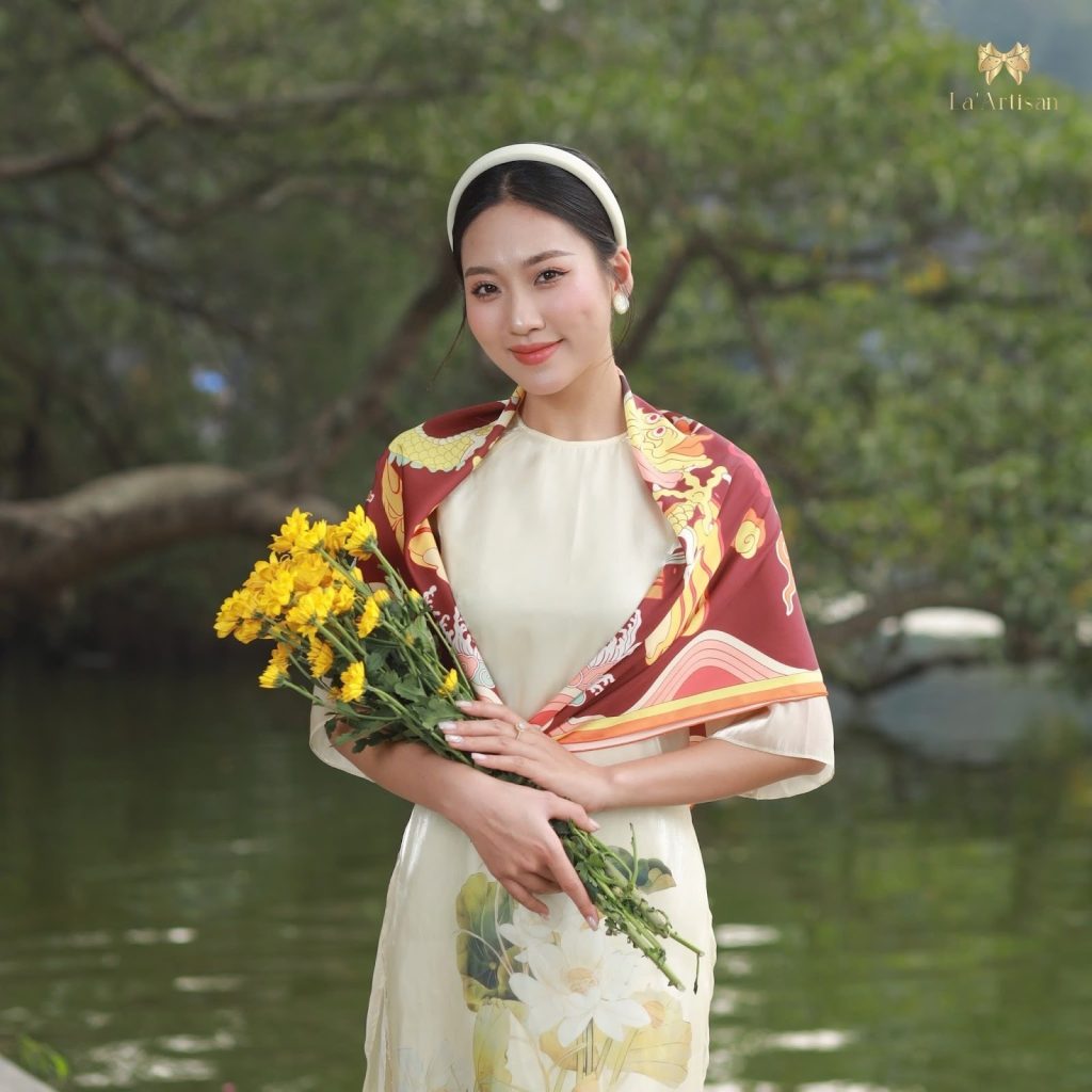 khan lua voi ao dai