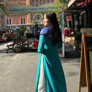 Alternative view of Khăn lụa chữ cái - T